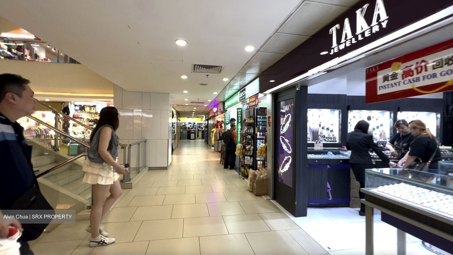 Lucky Plaza (D9), Retail #504614991